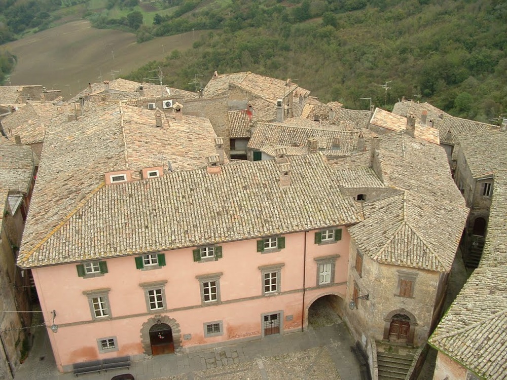 Piazza dell'Unità vista dal terrazzo della torre di Civitella d'Agliano 
