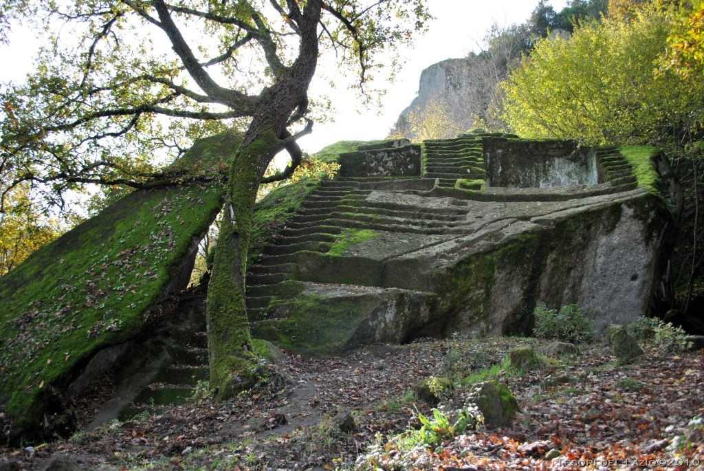 BOMARZO VT Piramide Etrusca