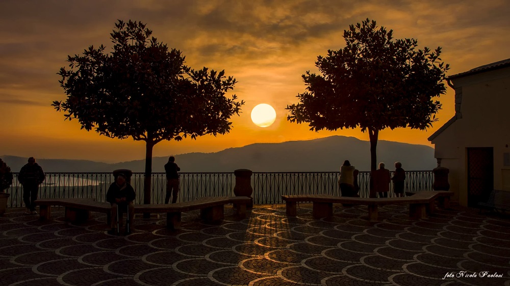 La piazzetta del Belvedere a Trivigliano - Foto da comune.trivigliano.fr.it di Fabio Paoloni 