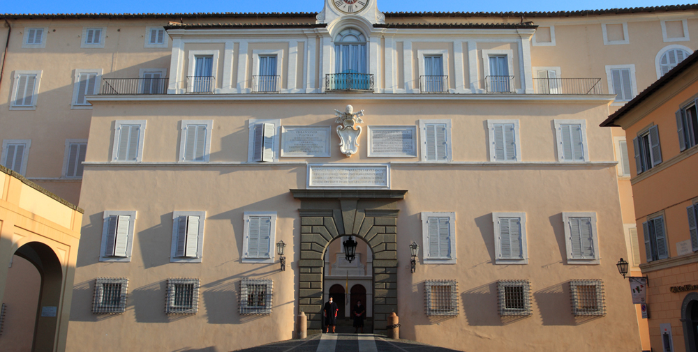 La facciata del Palazzo Pontificio a Castel Gandolfo