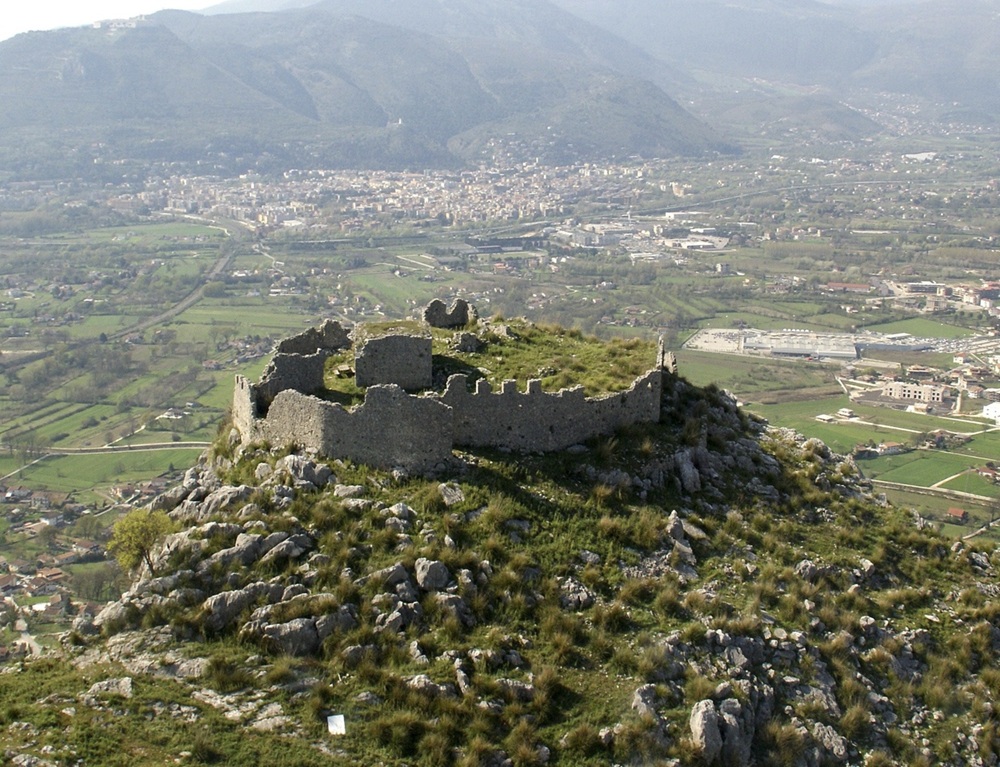 Castello di Monte Trocchio a Sant'Ambrogio sul Garigliano - Foto fondoambiente.it