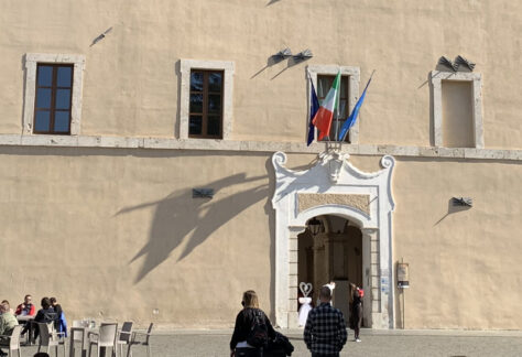 foto palazzo del comune di Cisterna di Latina