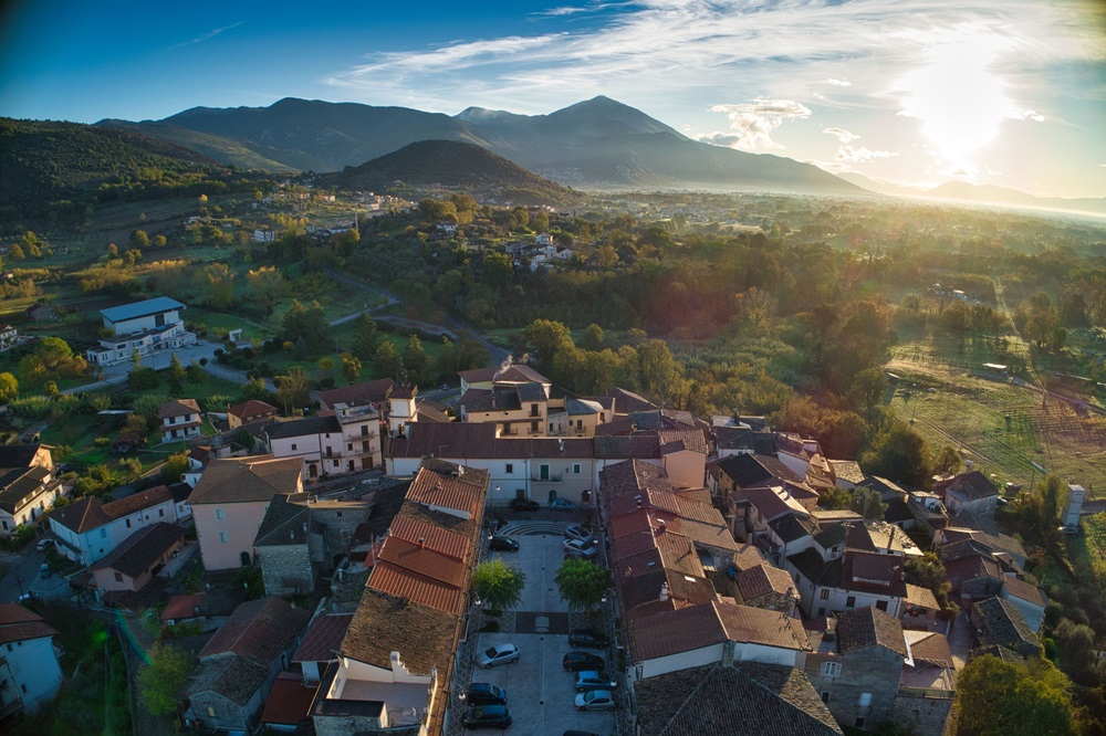 La Valle su cui si affaccia Colfelice
