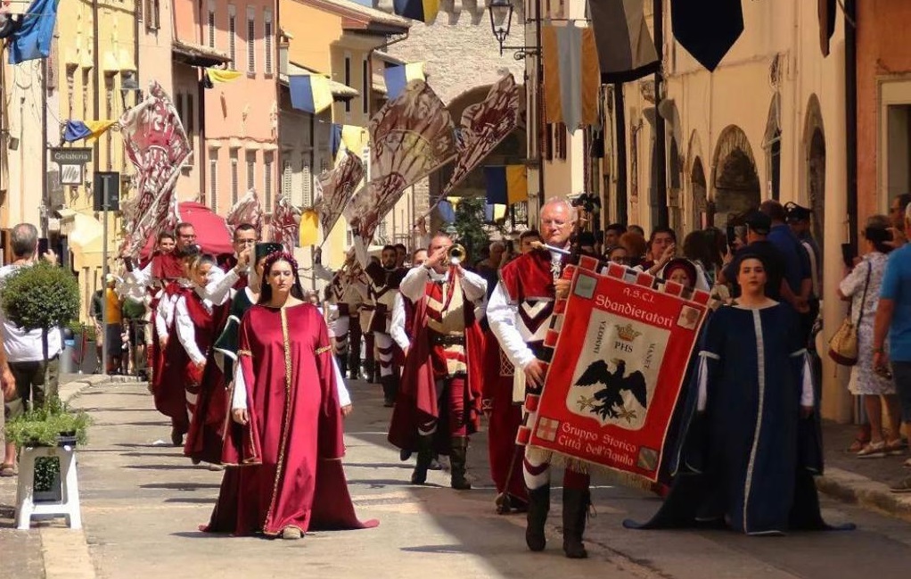 Il Corteo Storico durante il Palio del Velluto