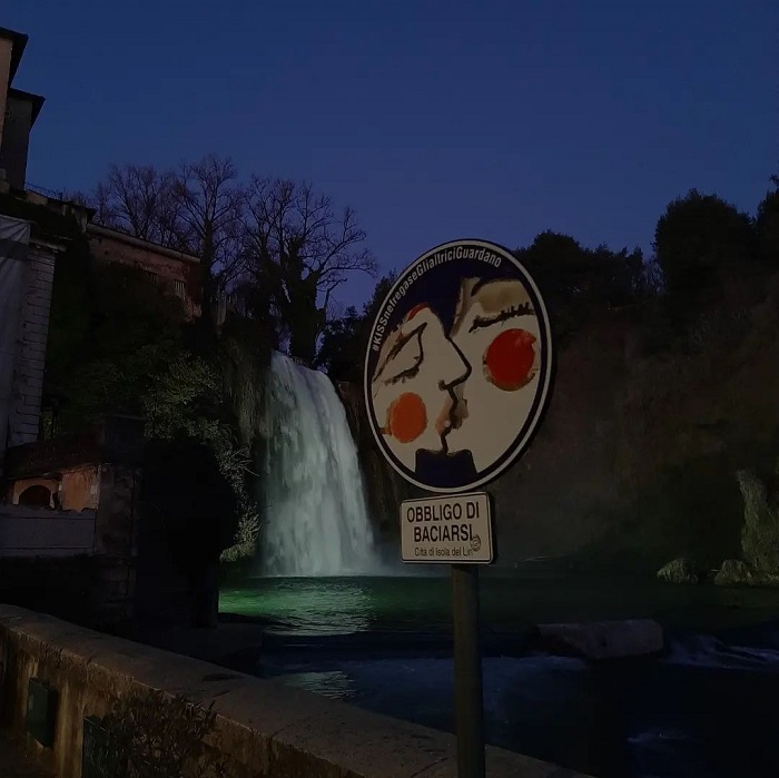 Obbligo di baciarsi a Isola del Liri - Instagram @giorgianoce_98