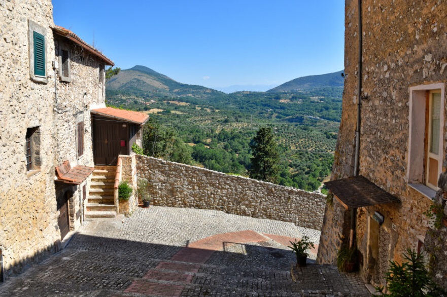 Prossedi sulla collina dei Monti Lepini