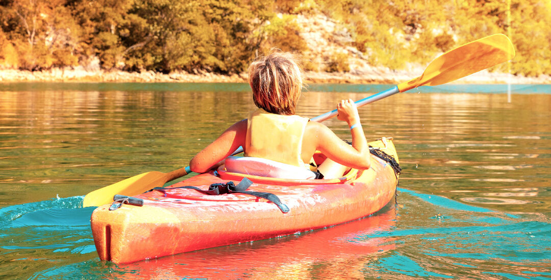 In canoa su fiume e lago