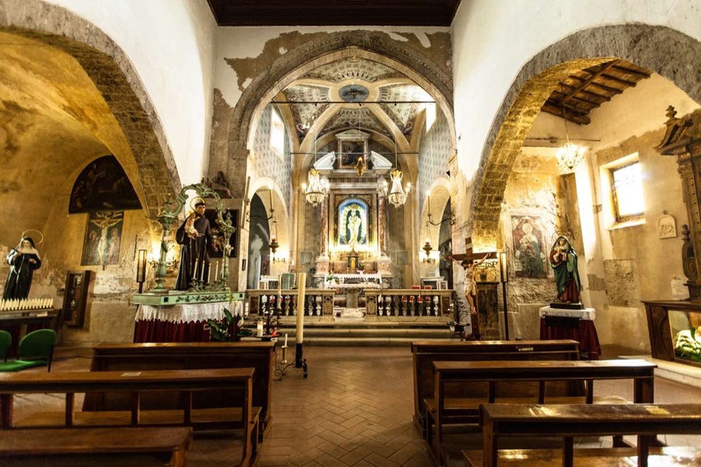 Interno della Chiesa di Santa Maria Assunta a Tarano - Ph @ comune.tarano.ri.it