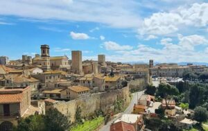 Panoramica della città di Tarquinia