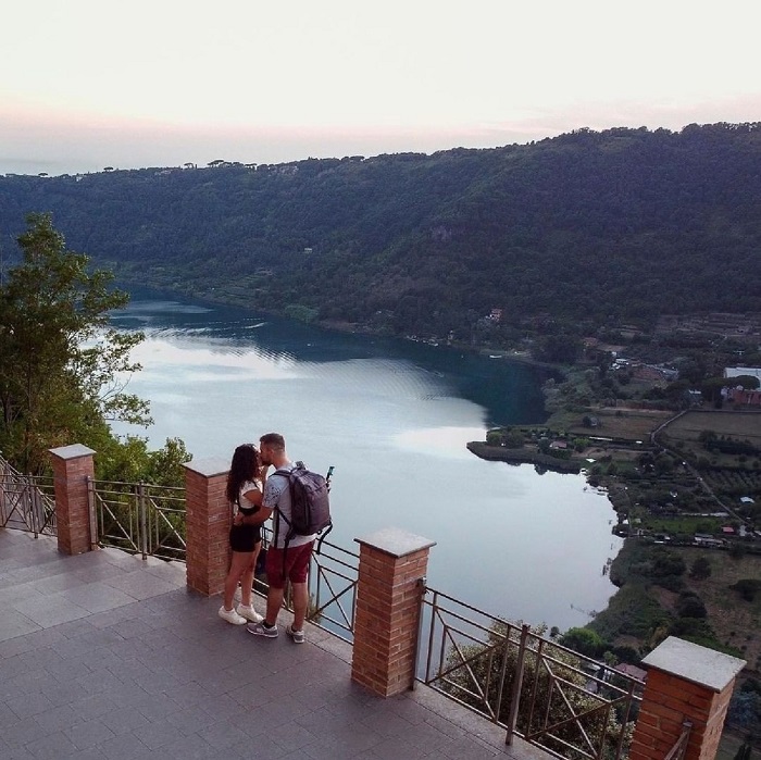 Terrazza degli Innamorati a Nemi - Instagram @nemi_italy