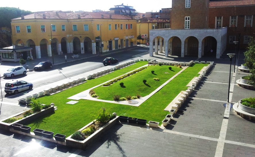 La grande piazza Indipendenza a Pomezia