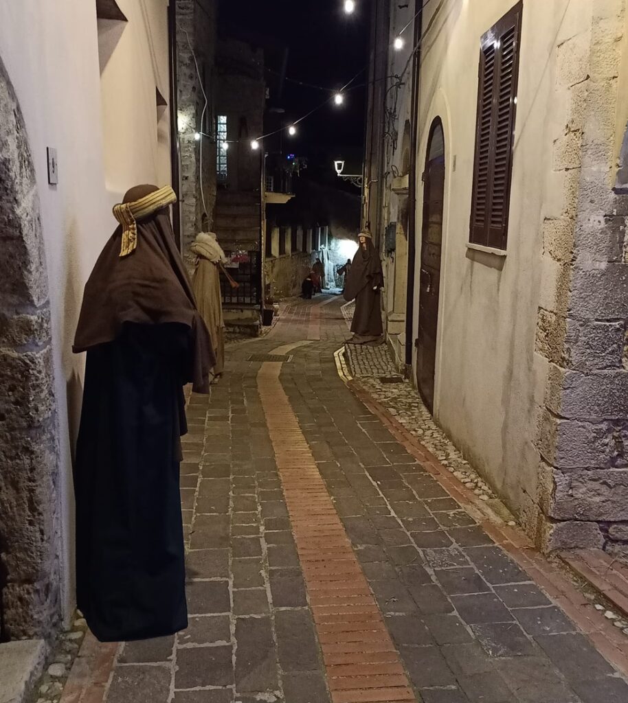 L'originale presepe tra le strette stradine di Salisano