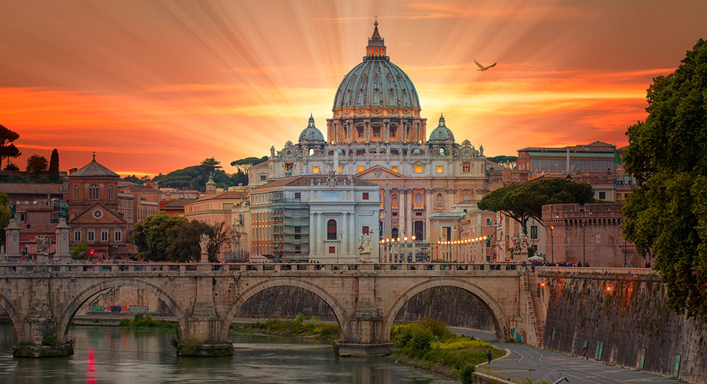 Uno scorcio mozzafiato del centro storico di Roma al tramonto 
