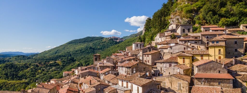 Petrella Salto immersa tra i monti del Cicolano
