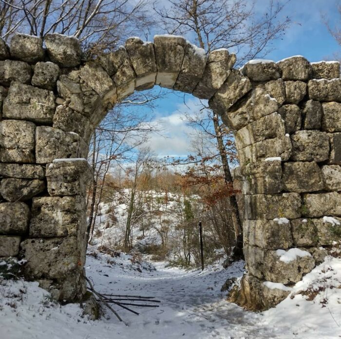 TREVI NEL LAZIO FR - GUARCINO FR Arco di Trevi foto Instagram @radio_avvenire