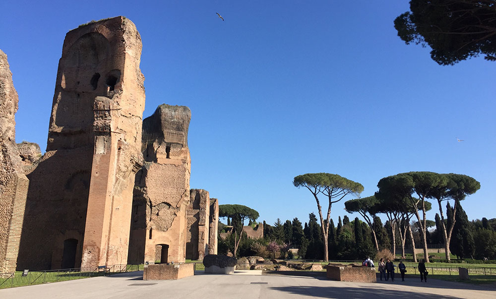 La passeggiata all'interno delle Terme di Caracalla