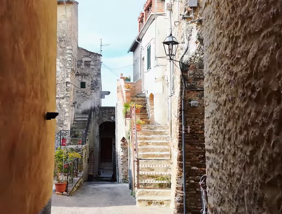 Tra i vicoli di Montebuono