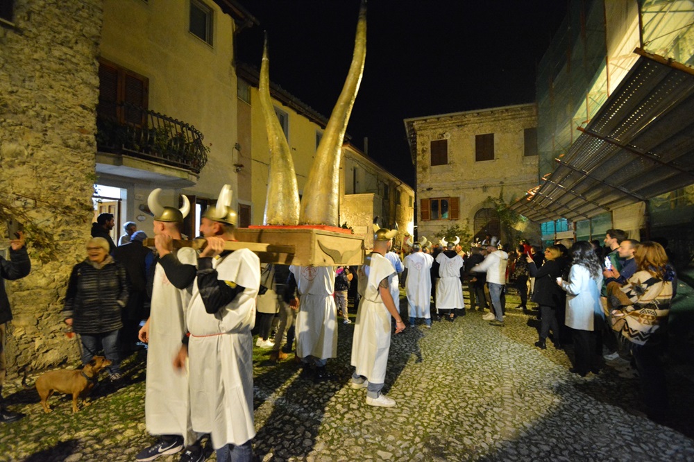 Un momento della festa della Rola e dei Cornuti - Foto di FB Proloco Rocca Canterano