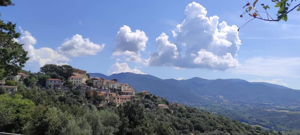 Vacone immersa nella lussureggiante vegetazione - Foto FB Comune di Vacone