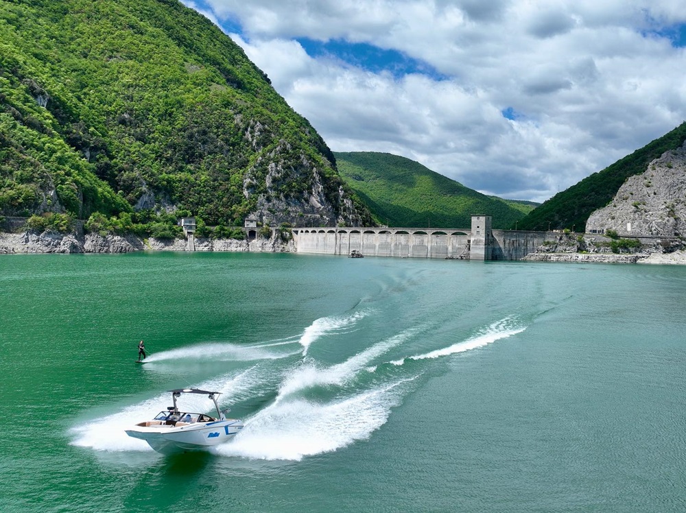 Wakeboard sul Lago del Salto - Foto FB CNVS Wave