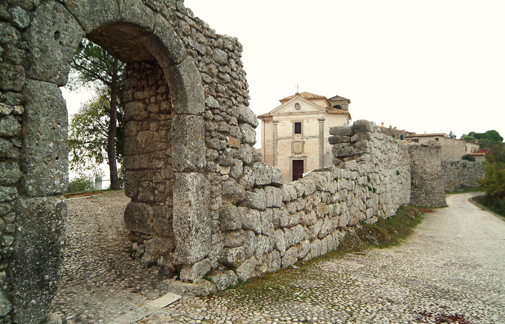 Le antiche mura di Arpino