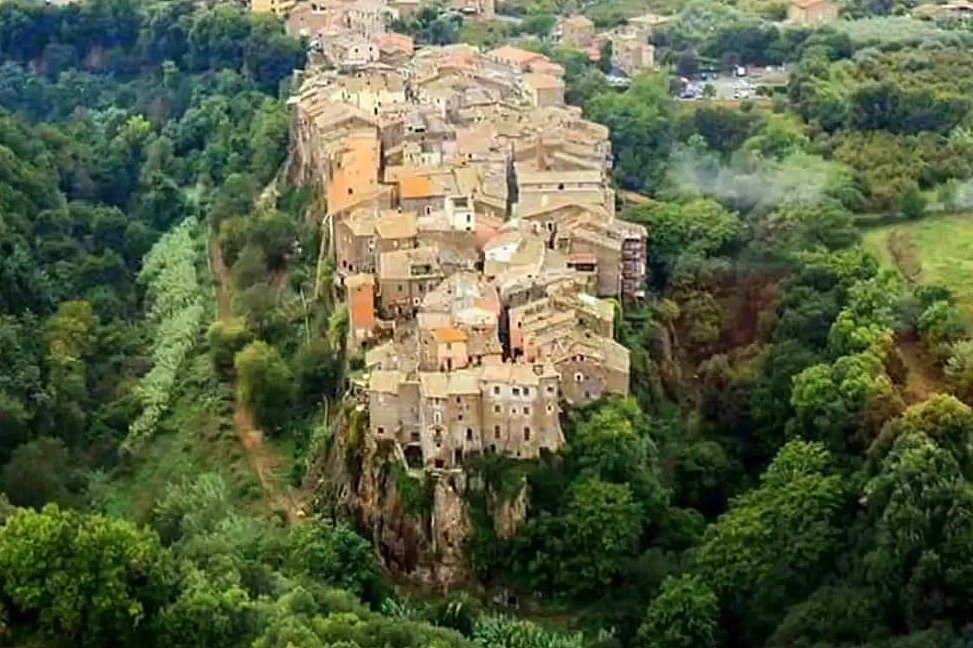 Panoramica di Corchiano dall'alto - Foto da ParchiLazio