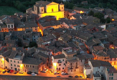 Panoramica notturna di Gallese - Foto da Fb Amministratori di Gallese informano