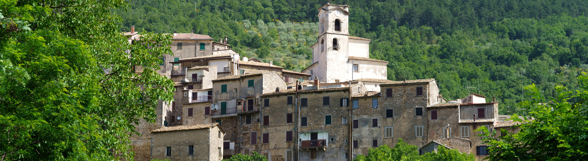 Scorcio panoramico di Guarcino - Foto di Claudio Colombo da Adobe Stock