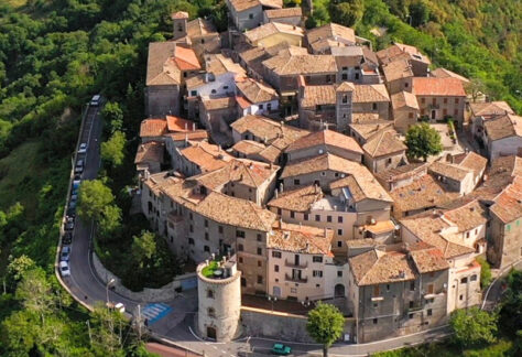 Panoramica aerea di Montasola - Foto da Fb Visit Montasola