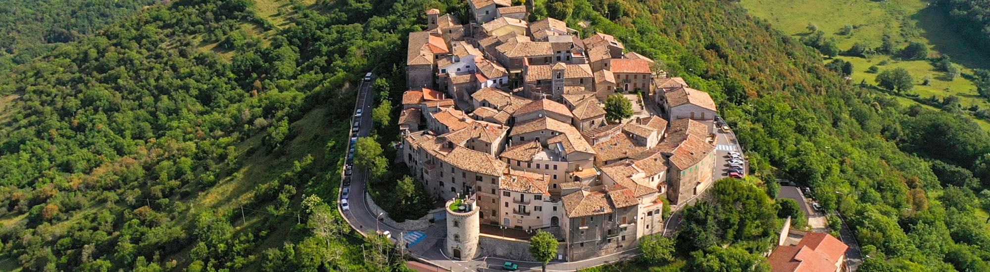 Panoramica aerea di Montasola - Foto da Fb Visit Montasola