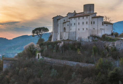 Panoramica di Montenero Sabino al crepuscolo