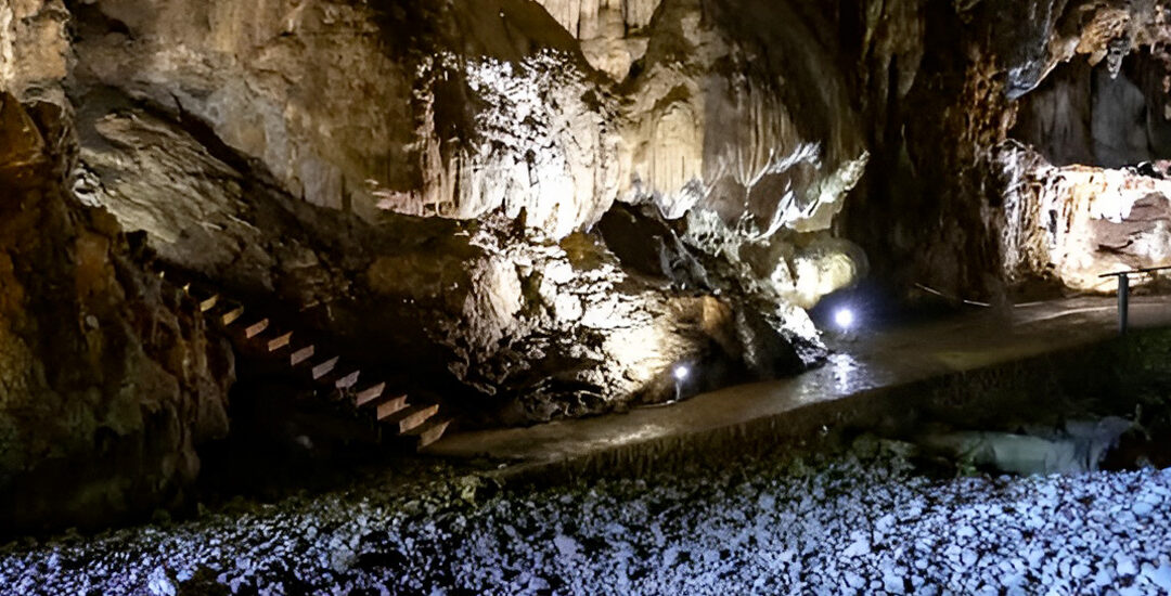 Dalle Grotte di Pastena, al suo centro storico, un viaggio sensazionale!