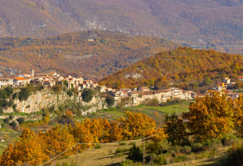 Panoramica aerea di Pescorocchiano - Foto di ivanods da Adobe Stock