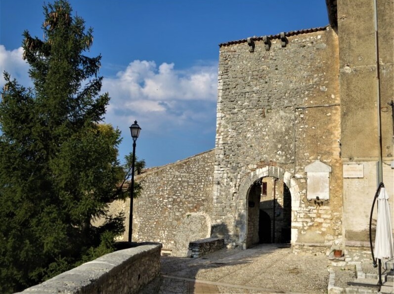 Porta Reatina di Labro