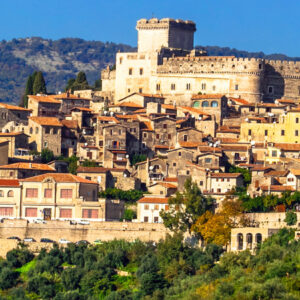 Panoramica di Sermoneta - Foto di Freesurf da Adobe Stock