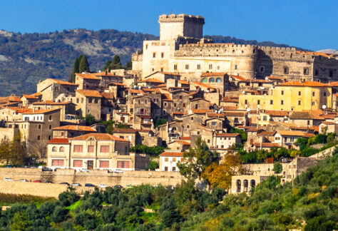 Panoramica di Sermoneta - Foto di Freesurf da Adobe Stock
