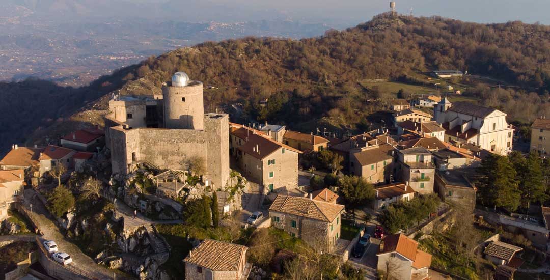 Rocca di Cave, tra scogliera corallina, dinosauri e cosmo