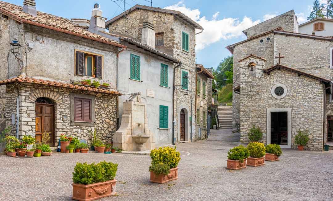 Percile il piccolo borgo tra boschi e radure dei Monti Lucretili