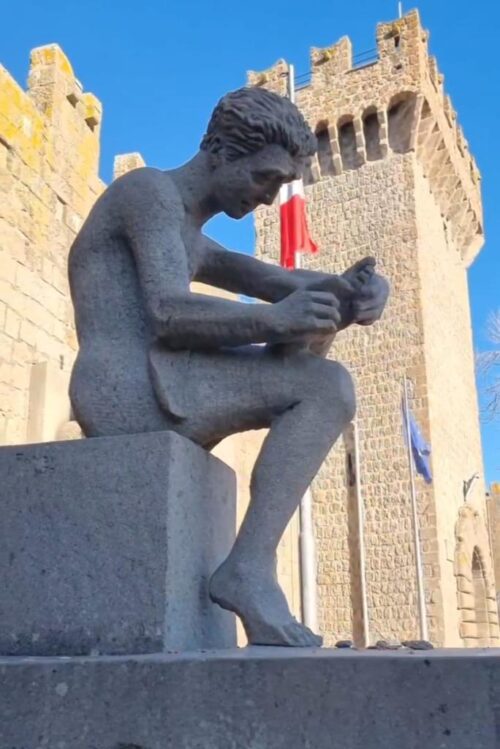 La statua del pastorello Marzio a Vitorchiano - foto di Alessandro Vagnoni