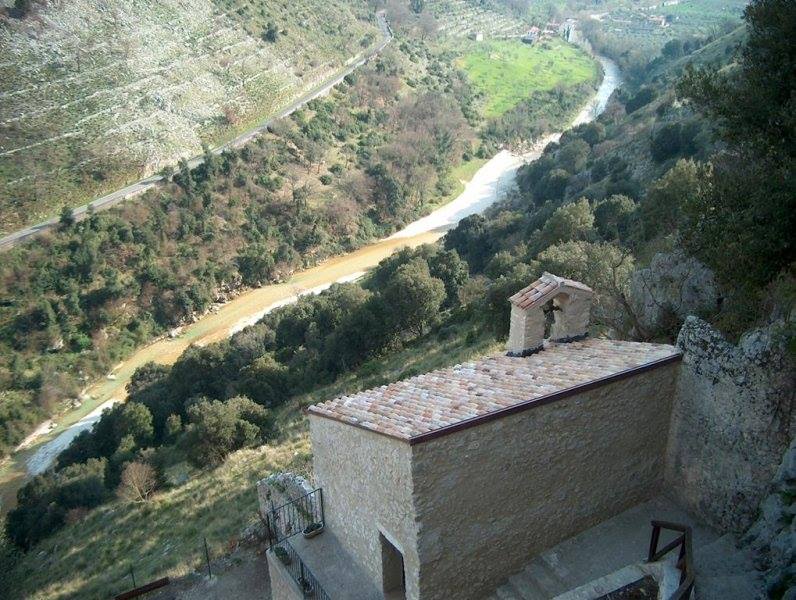 ROCCASECCA FR Eremo dello Spirito Santo con vista sulle Gole del Melfa e Valle del Liri FB @visitroccasecca