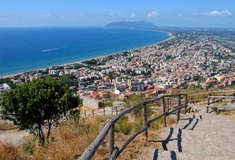 Panoramica su terracina vista dal Tempio di Giove Anxur