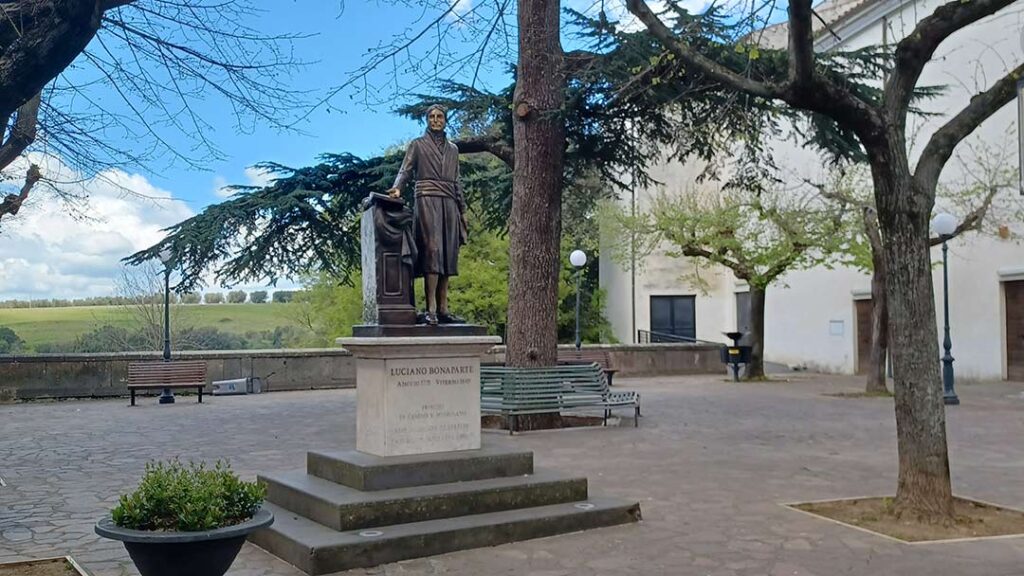 statua di Luciano Bonaparte a Canino - foto www.comune.canino.vt.it