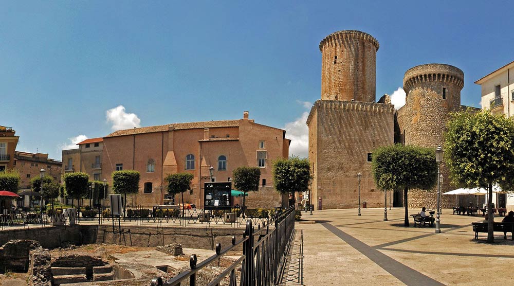 Immagine del Centro storico di Fondi con il Castello