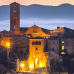 Civita di Bagnoregio emerge dalle nubi