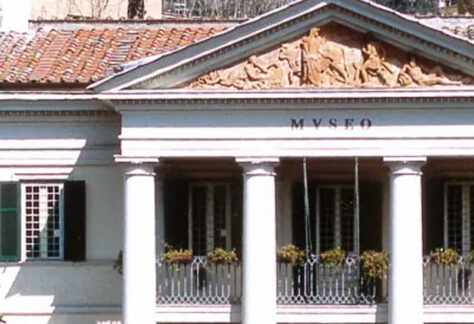 primo piano della facciata del Museo civico di Albano "Mario Antonacci"