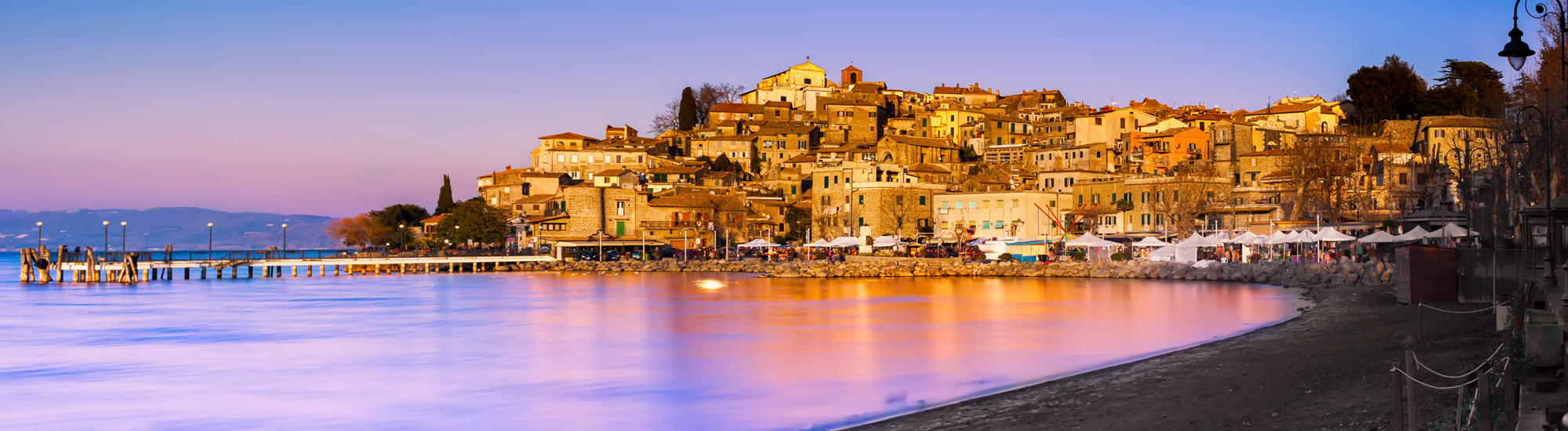 Tramonto su Anguillara Sabazia ed il lago di Bracciano - Foto di CorinaDanielaObertas da Adobe Stock