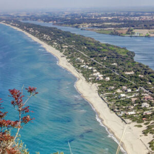Veduta del lago di Paola dal Monte Circeo - Foto di michelealfieri da Adobe Stock