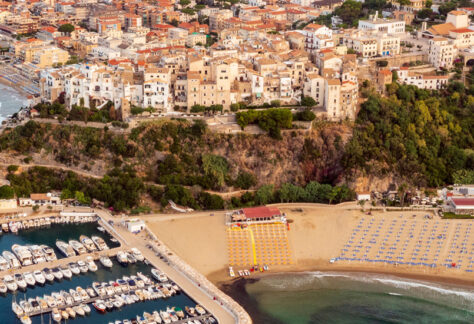 Panoramica di Sperlonga con i suo porto