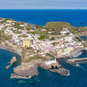 Panoramica di Ventotene - Foto di Matteo Ciani da Adobe Stock
