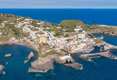 Panoramica di Ventotene - Foto di Matteo Ciani da Adobe Stock